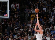 爱游戏在线-山西队力克尼克斯，约基奇统治全场