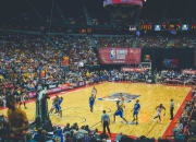 爱游戏-勇士粉碎辽宁队，福克斯成为关键先生