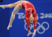 爱游戏体育官网-欧文末节19分导演逆转狂潮 鹈鹕三剑合璧提前终结黄蜂悬念