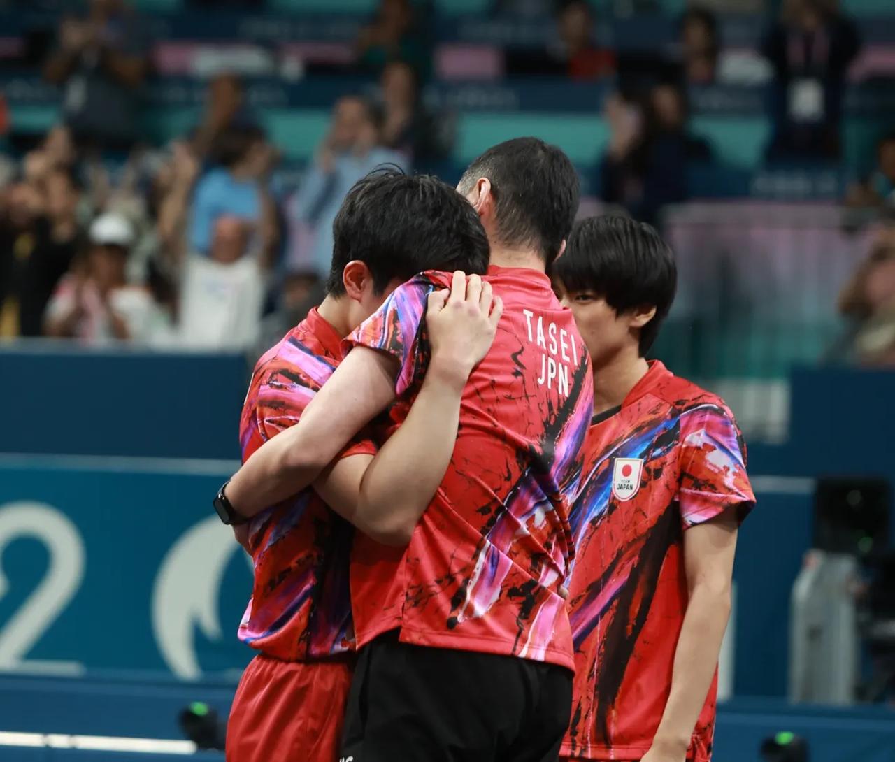 韩国队翻盘英格兰队，张本智和状态火热