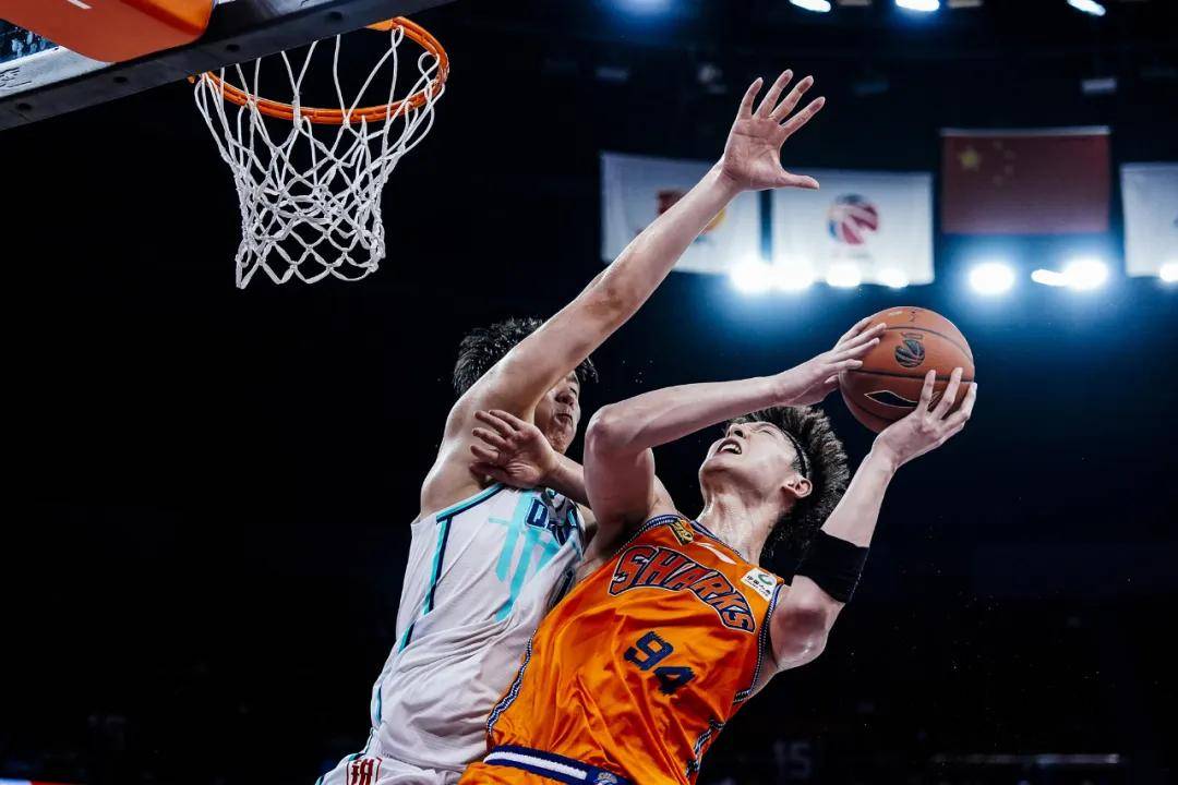 上海男篮客场惨遭青岛队逆转