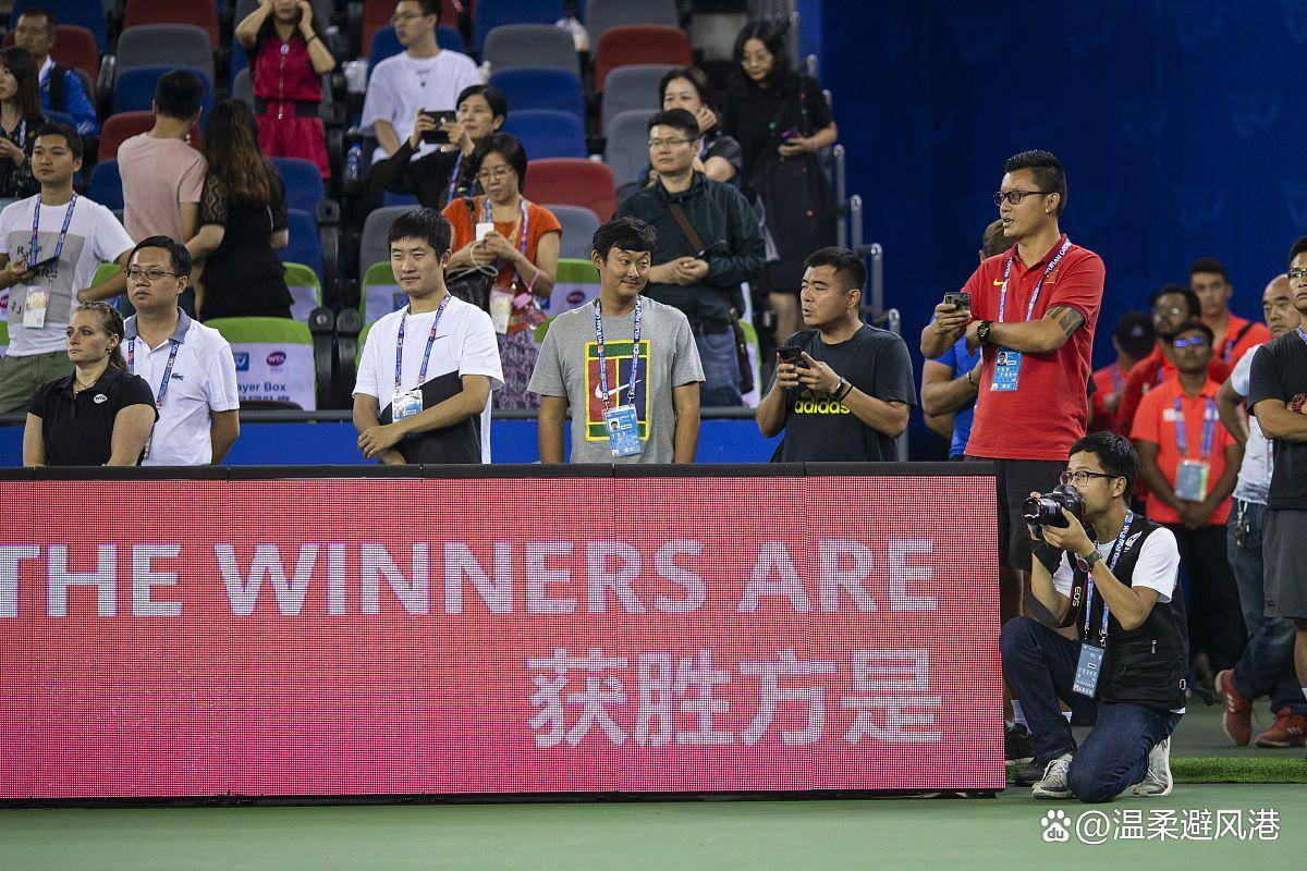 夺冠热门火力全开，横扫对手登顶榜首