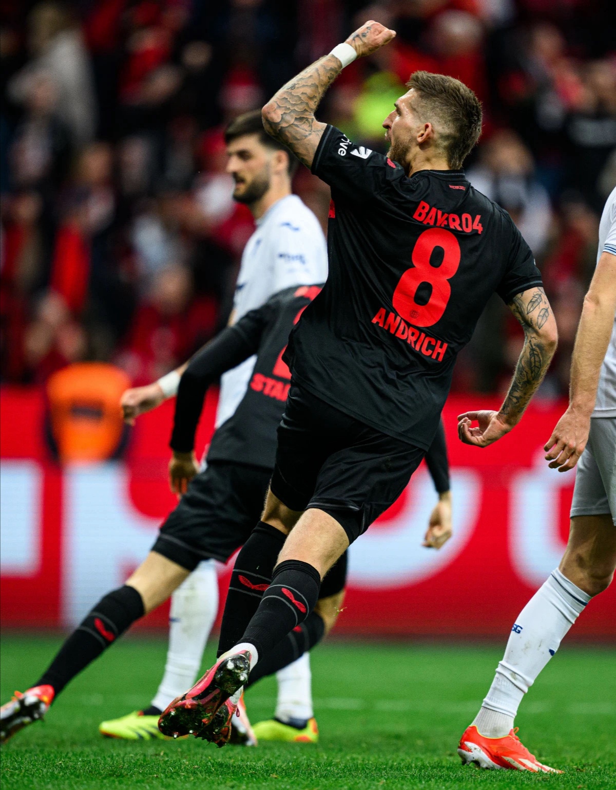 勒沃库森客场锁定欧战资格,球队士气高涨 勒沃库森客场锁定欧战资格,球队士气高涨