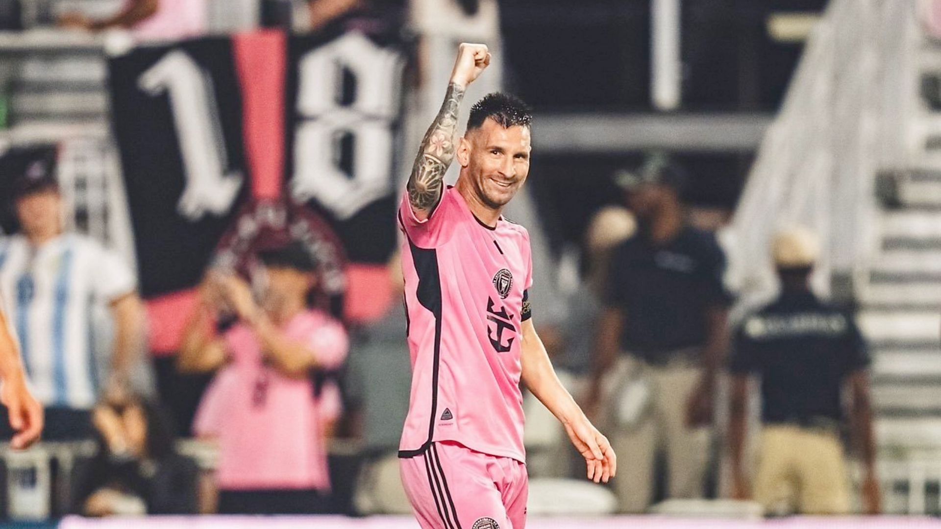 世界足球巨星：伤愈复出，强势回归赛场